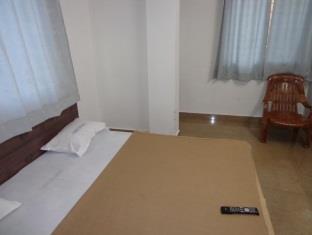 Oyo 36211 Hotel Padma Palace Ujjain Esterno foto